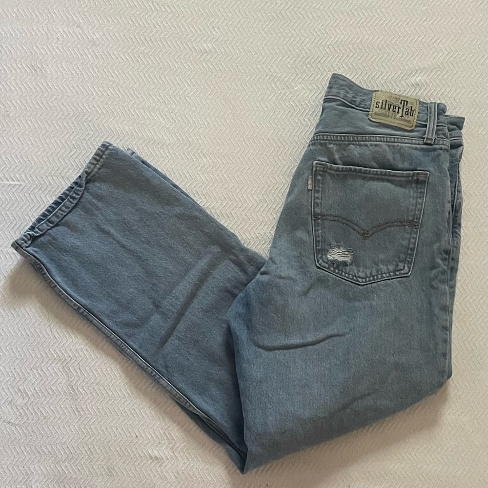 ♢ Levi’s Silvertab straight leg jeans
